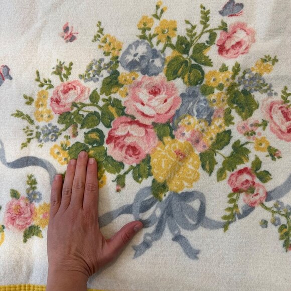 Vintage Floral Blanket Cannon USA Acrylic Yellow Pink Flower Bouquet Bedding - Picture 3 of 7